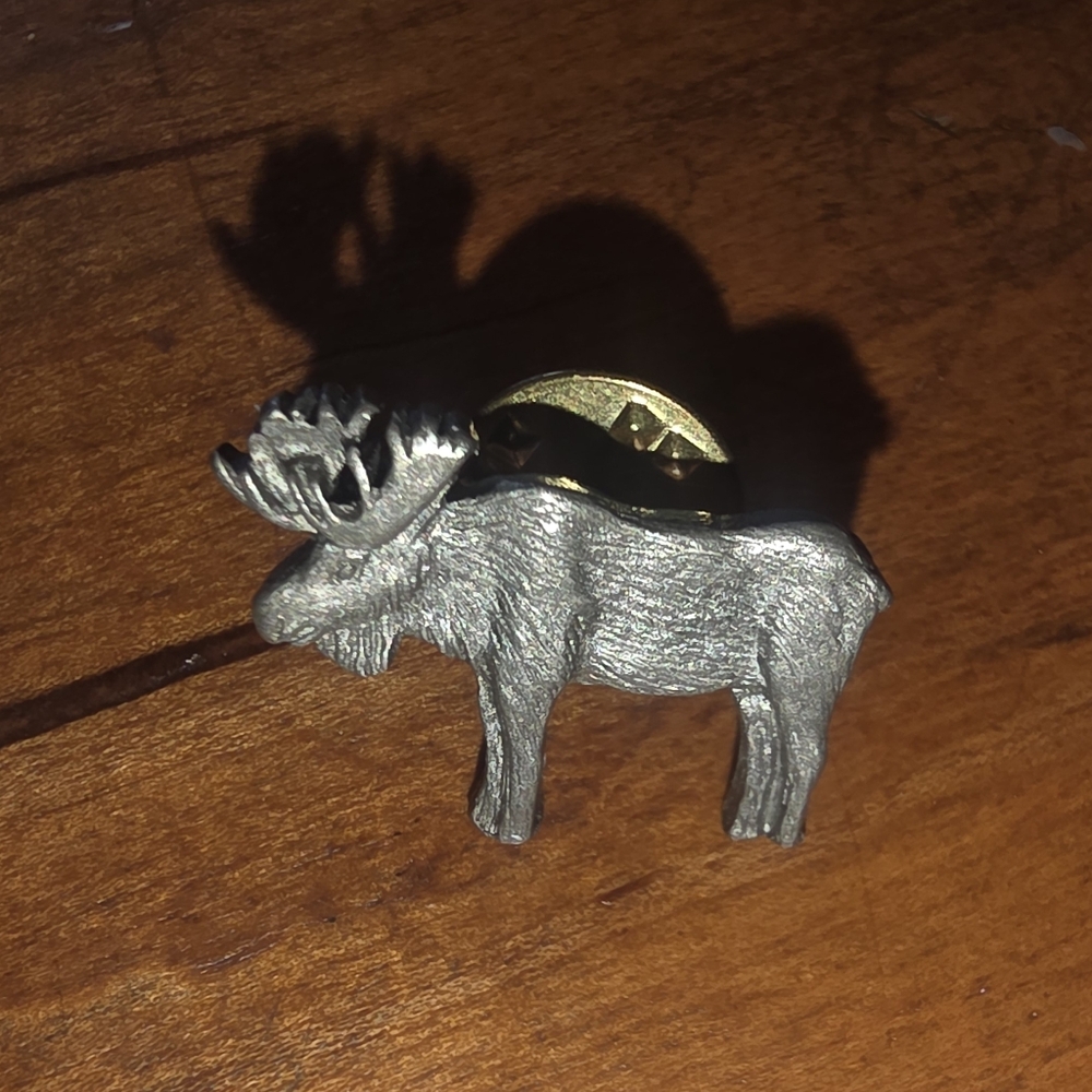 Pewter Moose Brooch / Pin UnSigned .5"x.5" Approx